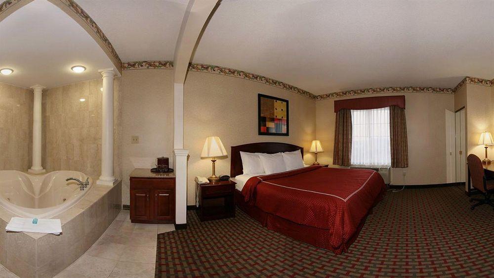 Quality Suites Nyc Gateway North Bergen Eksteriør bilde