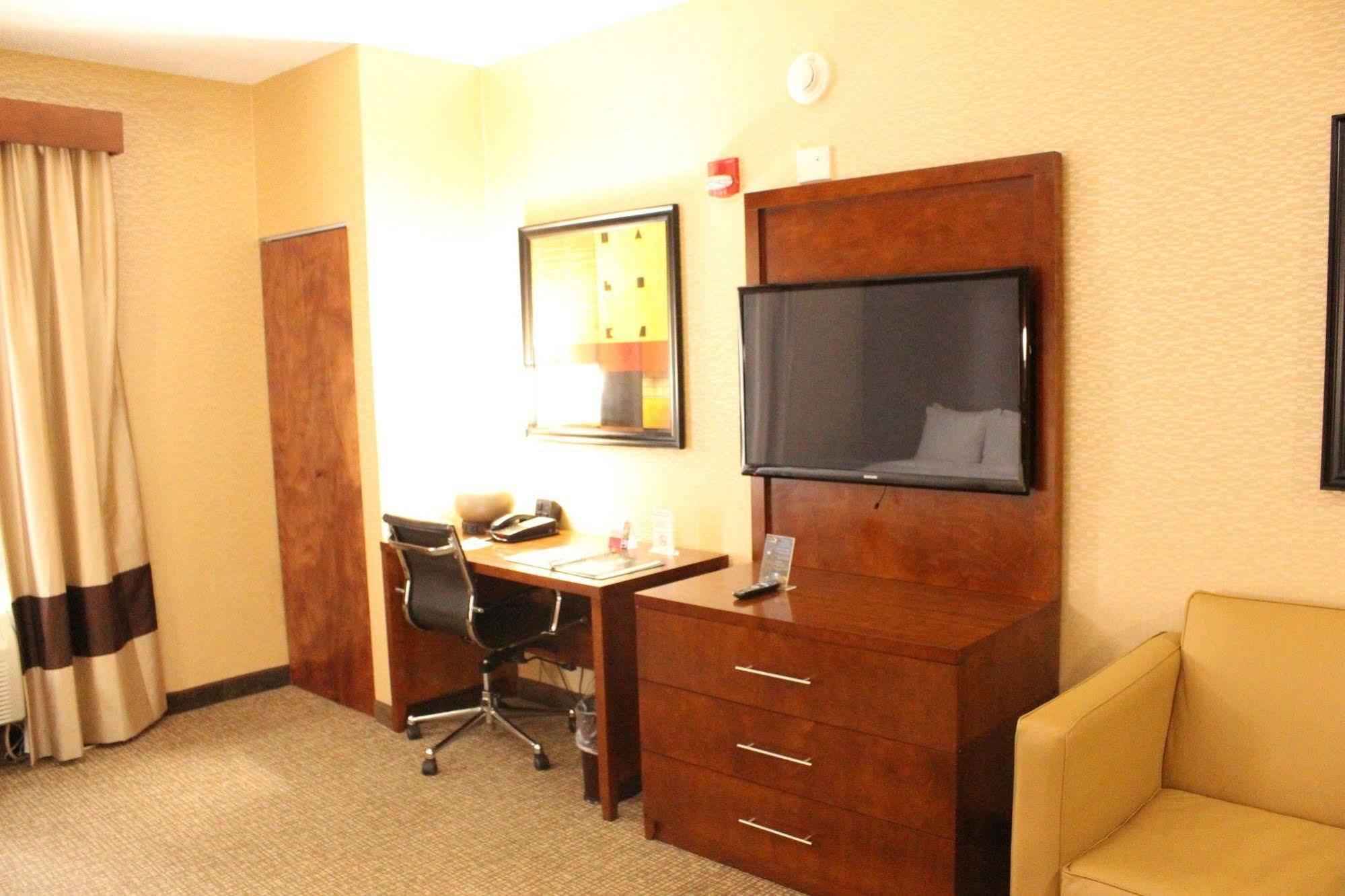Quality Suites Nyc Gateway North Bergen Eksteriør bilde